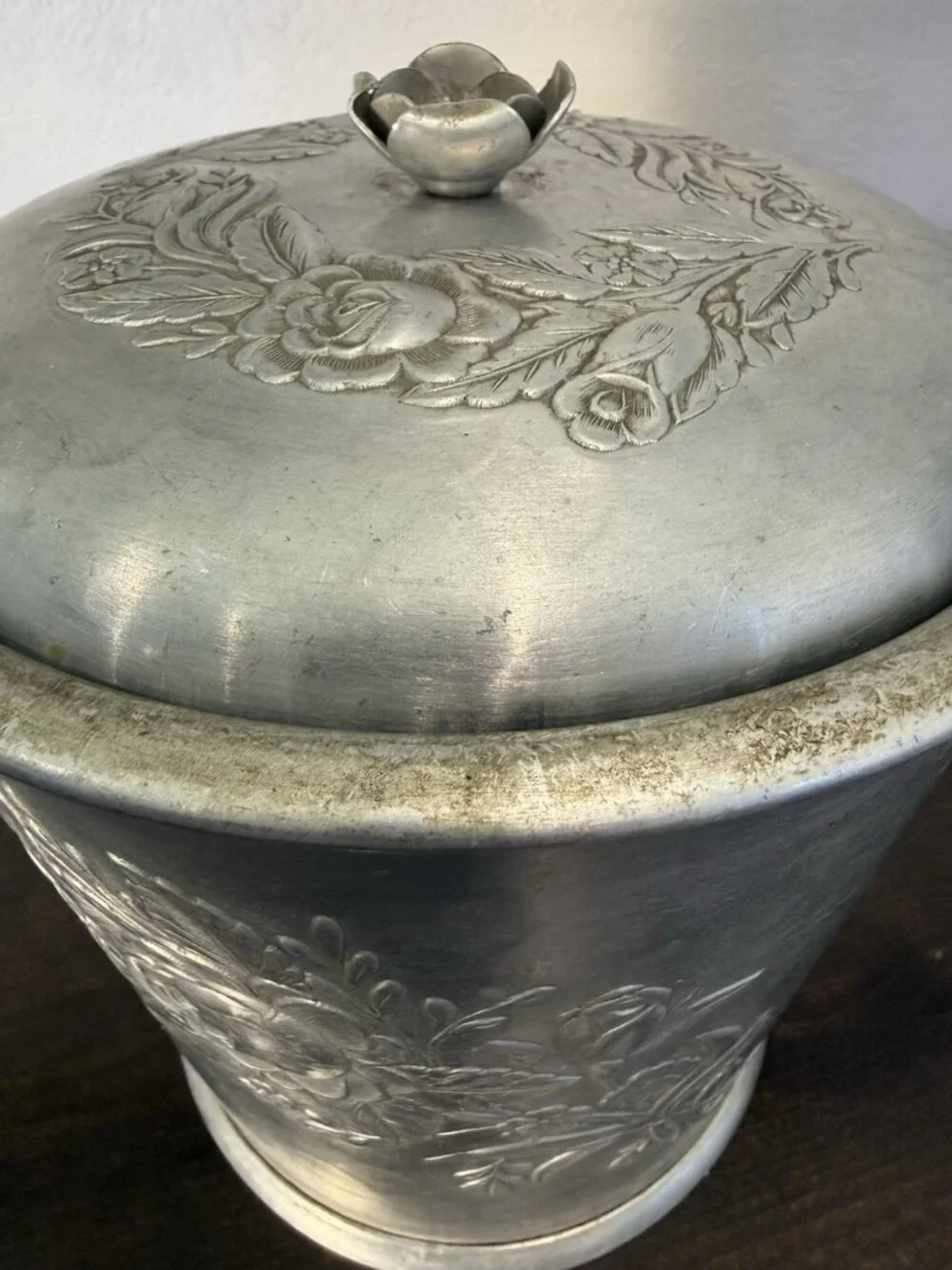 Everlast Forged Aluminum Ice Bucket w/ Lid Rose Pattern Hand Hammered MCM Vtg
